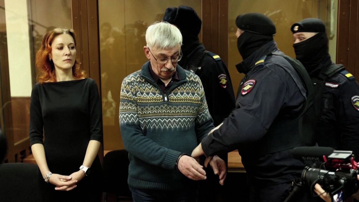 Držitel Nobelovy ceny za mír dostal v Rusku dva a půl roku natvrdo